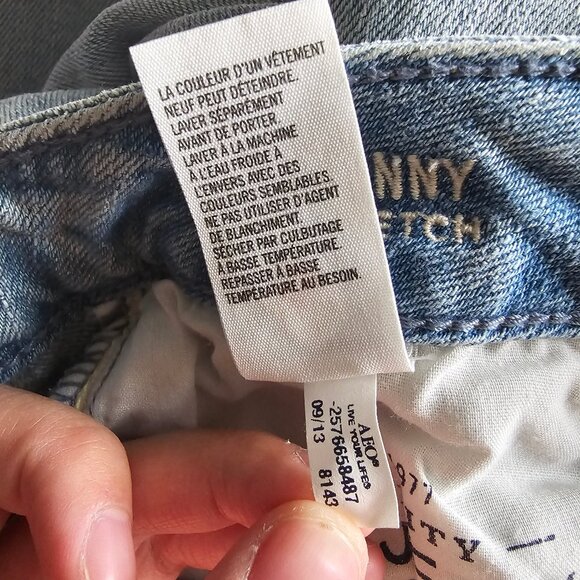 American Eagle Distressed Ripped Skinny Stretch Jeans - 2013 - Light Wash - Sz 0 - Picture 5 of 16